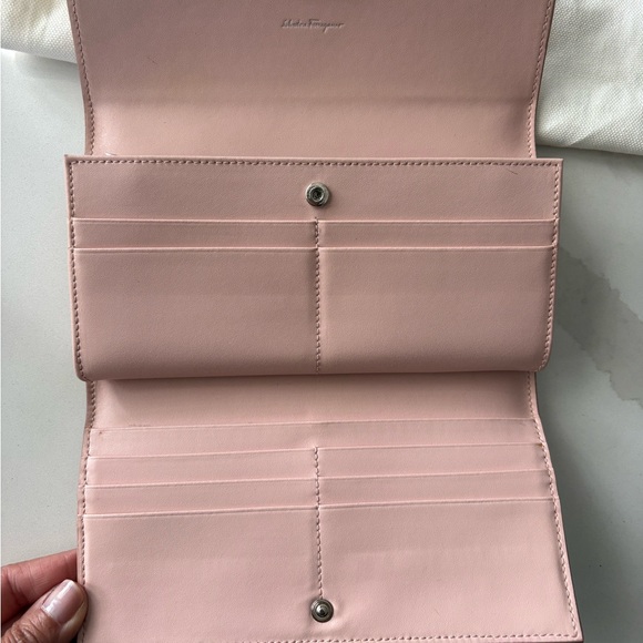 Salvatore Ferragamo Pink Leather Vara Bow Continental Wallet - Picture 6 of 10
